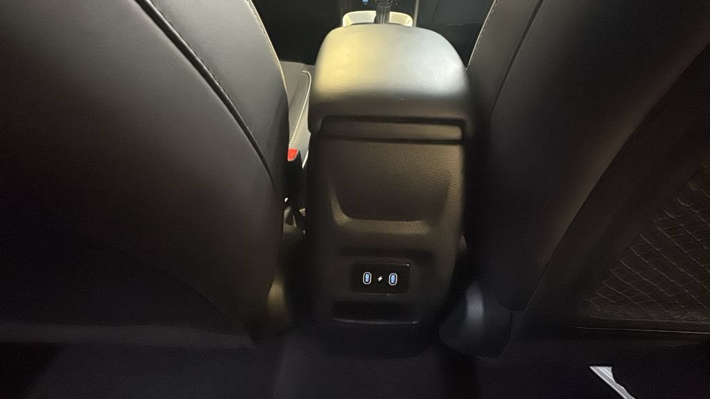 Used 2025 Hyundai Venue Limited FWD image 26