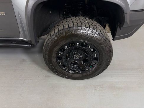 Used 2019 Chevrolet Colorado ZR2 image 12