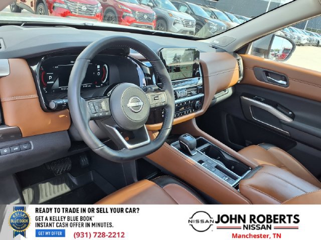 Used 2024 Nissan Pathfinder Platinum FWD image 4