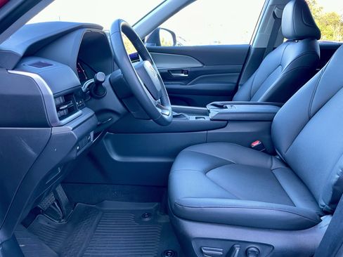 Used 2024 Toyota Grand Highlander AWD image 14