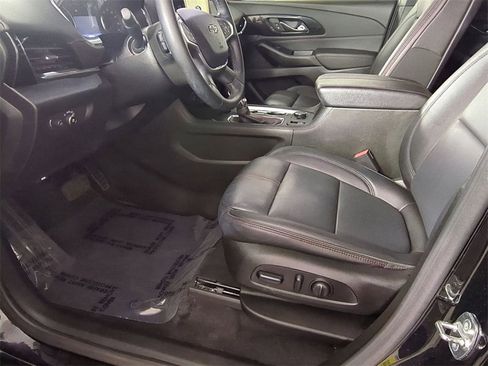 Used 2023 Chevrolet Traverse RS image 19