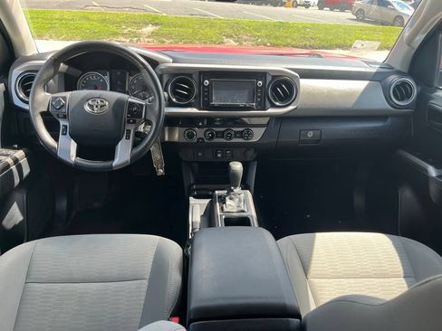 Used 2018 Toyota Tacoma SR5 AWD/4WD image 27