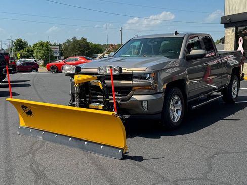 Used 2017 Chevrolet Silverado 1500 LT w/ All Star Edition AWD/4WD image 8