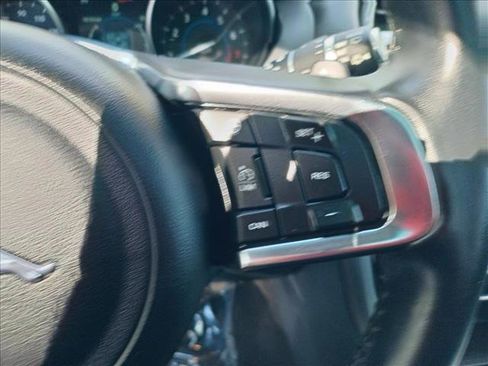 Used 2018 Jaguar F-PACE Prestige image 19