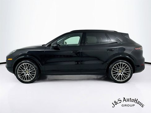Used 2023 Porsche Cayenne Platinum Edition AWD/4WD image 4