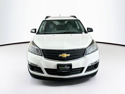 Used 2014 Chevrolet Traverse LS FWD image 2