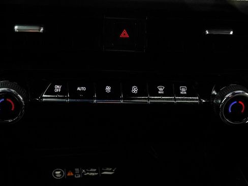 Used 2025 Chevrolet Suburban LT AWD/4WD image 23