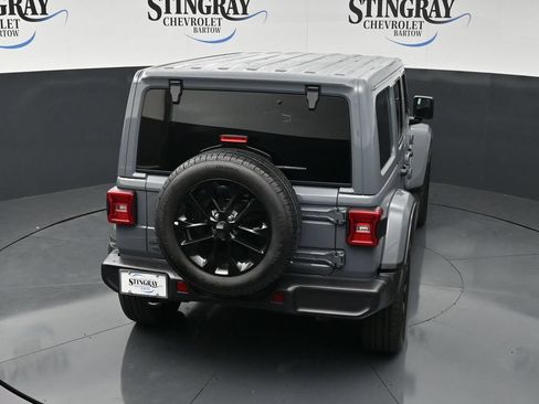 Used 2025 Jeep Wrangler Unlimited Sahara AWD/4WD image 26