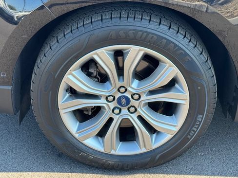Used 2019 Ford Edge Titanium w/ Equipment Group 301A AWD/4WD image 15