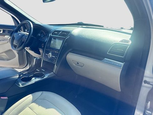 Used 2018 Ford Explorer Limited image 31