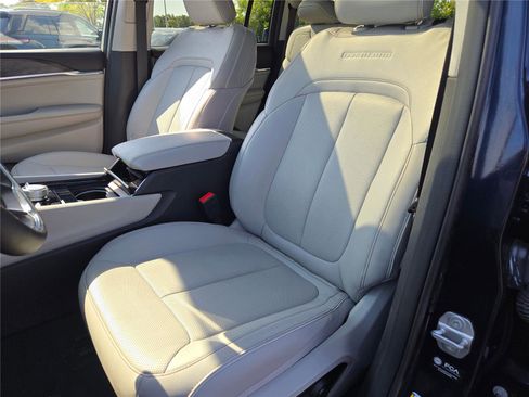 Used 2022 Jeep Grand Cherokee Overland w/ MOPAR Finishing Package image 28