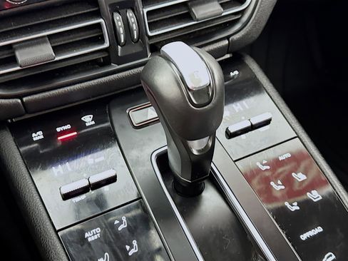 Used 2023 Porsche Macan image 20