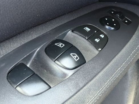 Used 2017 Nissan Pathfinder SV FWD image 23