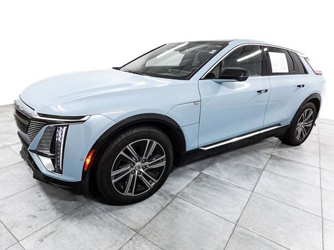 Used 2024 Cadillac Lyriq Luxury AWD/4WD image 4