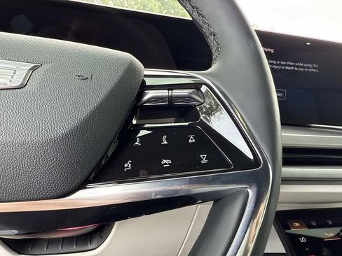 New 2026 Cadillac Vistiq Sport image 32