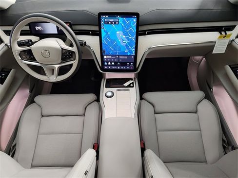 New 2025 Volvo EX90 Plus image 4