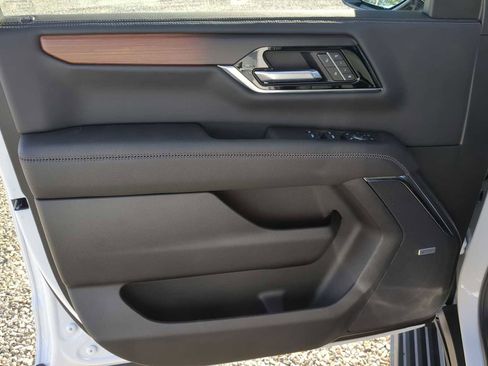 New 2026 GMC Yukon Denali w/ Sun & Power Step Package image 11