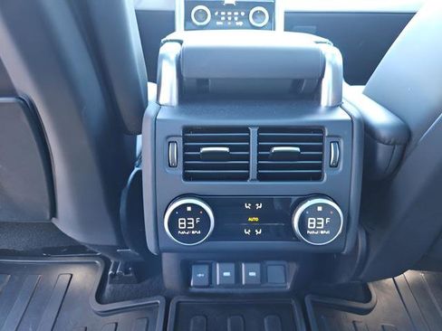 Certified 2023 Land Rover Discovery Metropolitan Edition image 23