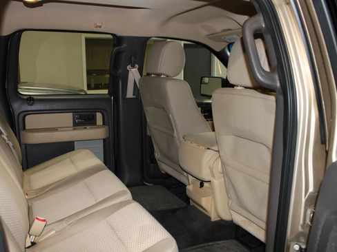Used 2014 Ford F150 XLT w/ XLT Chrome Package RWD image 28