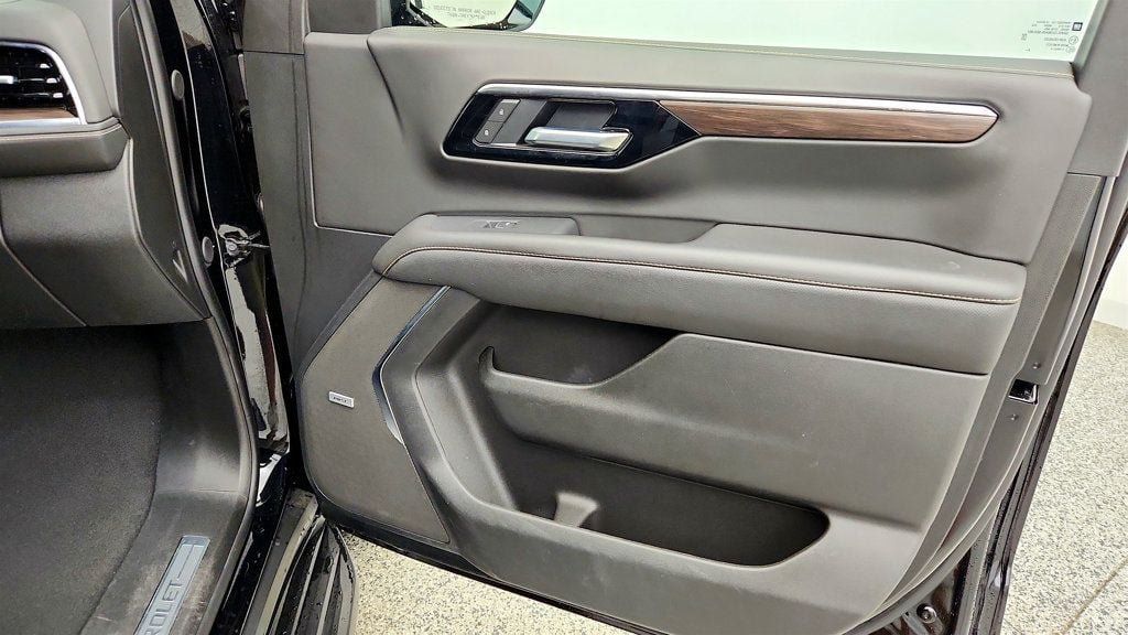 Used 2026 Chevrolet Suburban Premier AWD/4WD image 25