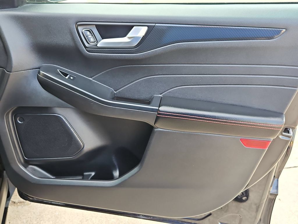 Used 2025 Ford Escape ST-Line AWD/4WD image 33