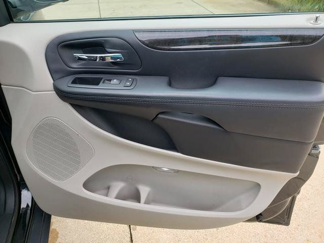 Used 2016 Dodge Grand Caravan SXT FWD image 19