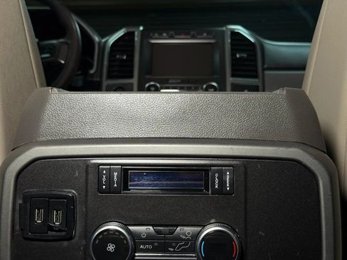 Used 2019 Ford Expedition XLT w/ Equipment Group 201A AWD/4WD image 23
