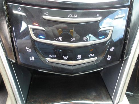 Used 2013 Cadillac XTS Luxury w/ Driver Awareness Package FWD image 25