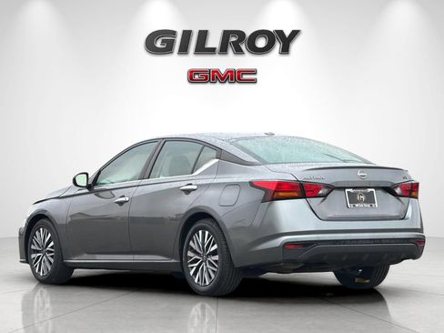 Used 2024 Nissan Altima 2.5 SV FWD image 5