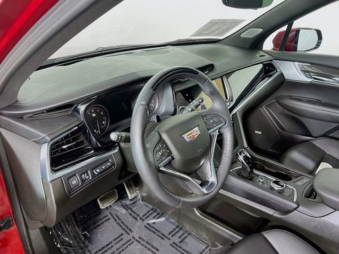 Used 2024 Cadillac XT6 Sport w/ LPO, Onyx Lite Package AWD/4WD image 9