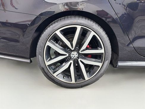 Used 2018 Volkswagen Jetta GLI FWD image 34