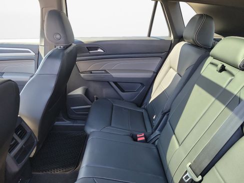 Certified 2023 Volkswagen Atlas Cross Sport SEL R-Line image 15