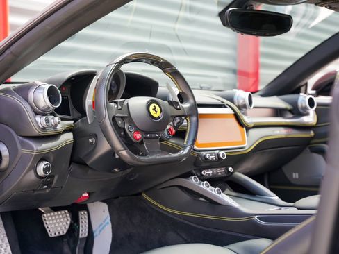 Used 2017 Ferrari GTC4Lusso AWD/4WD image 15