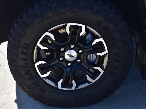 Used 2023 Chevrolet Silverado 1500 ZR2 w/ Technology Package image 11