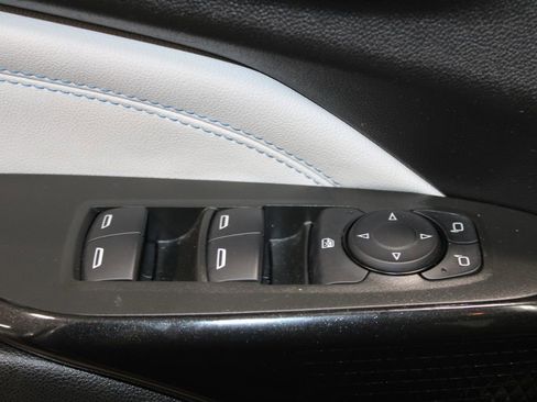 Used 2025 Chevrolet Trax LT image 36