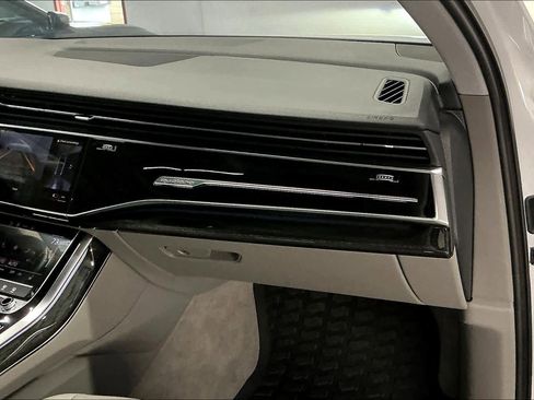 Used 2022 Audi Q7 Premium Plus image 18