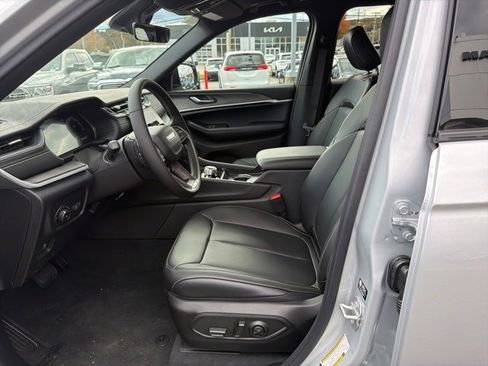 New 2025 Jeep Grand Cherokee Limited image 9