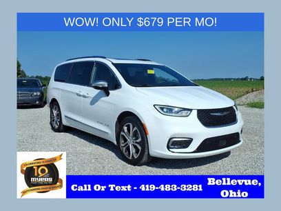 Used 2025 Chrysler Pacifica Pinnacle w/ Trailer Tow Group