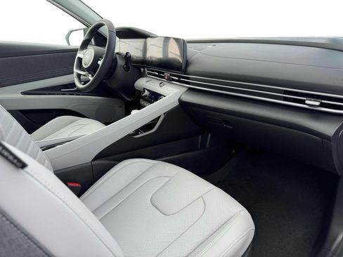 Used 2025 Hyundai Elantra Limited FWD image 15