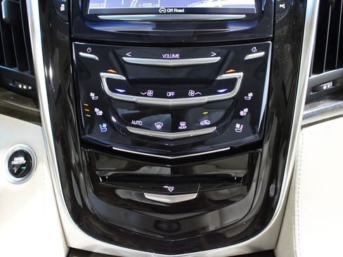 Used 2019 Cadillac Escalade Luxury AWD/4WD image 17