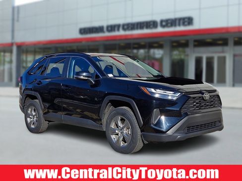 Used 2024 Toyota RAV4 XLE image 1