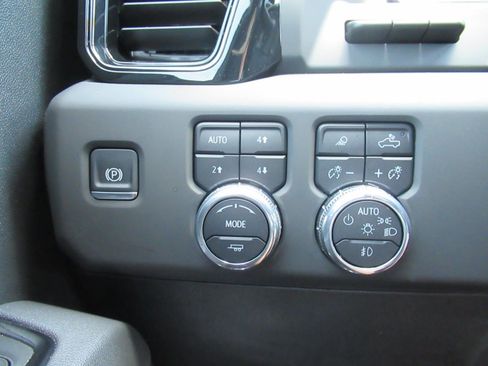 Used 2025 GMC Sierra 2500 AT4 w/ AT4 Premium Plus Package AWD/4WD image 28