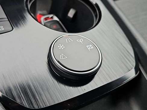 Certified 2023 Nissan Rogue SV image 23