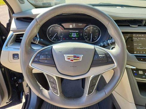Used 2021 Cadillac XT5 Premium Luxury image 14