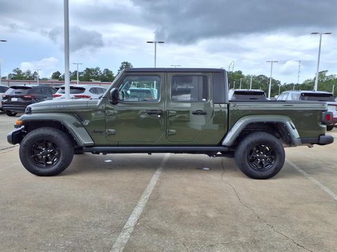 Used 2022 Jeep Gladiator Sport AWD/4WD image 8