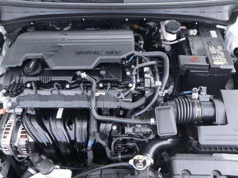 Used 2024 Hyundai Elantra Limited FWD image 17