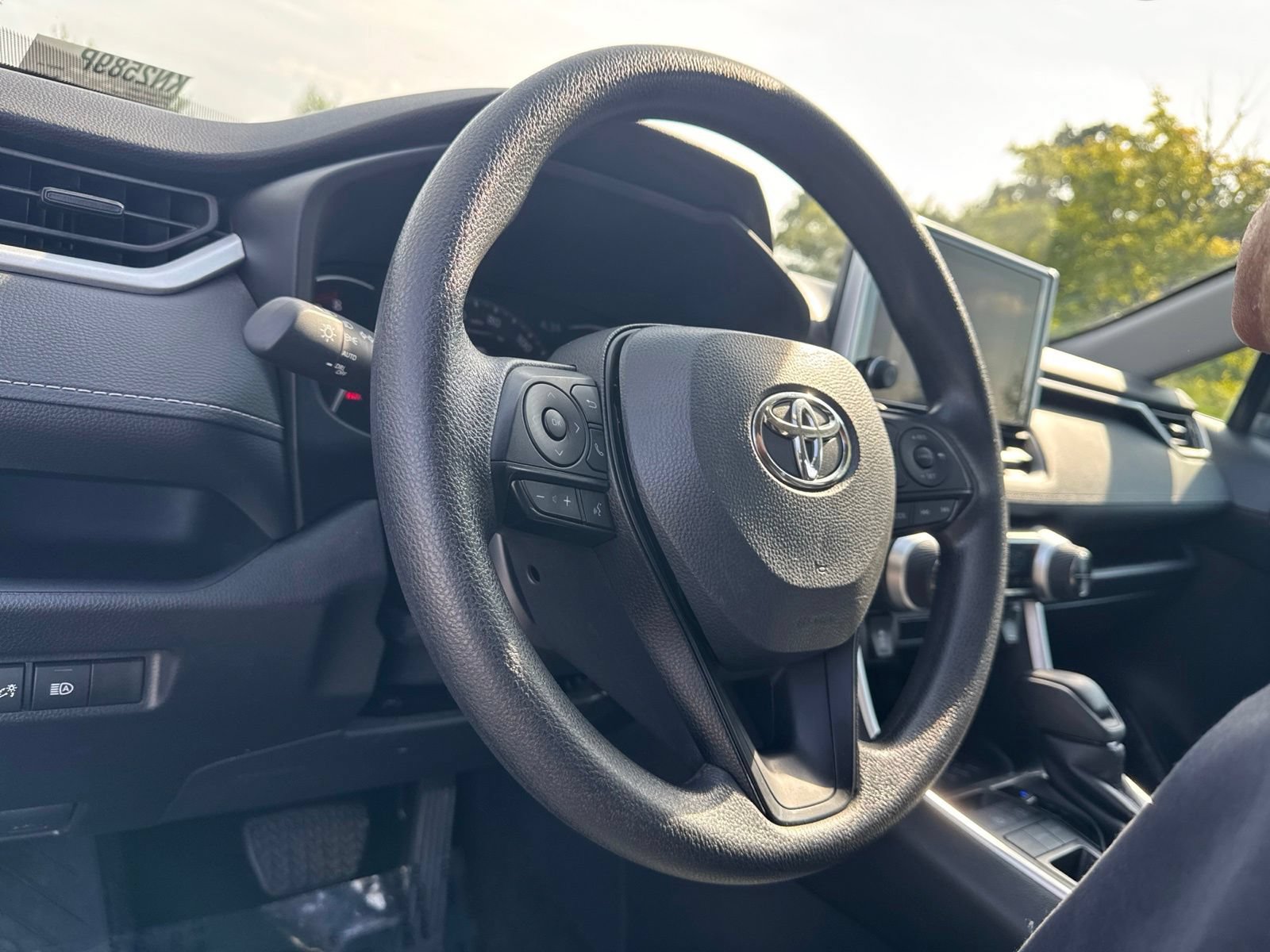 Used 2025 Toyota RAV4 XLE FWD image 17