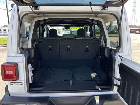 Used 2025 Jeep Wrangler Unlimited Sahara AWD/4WD image 14