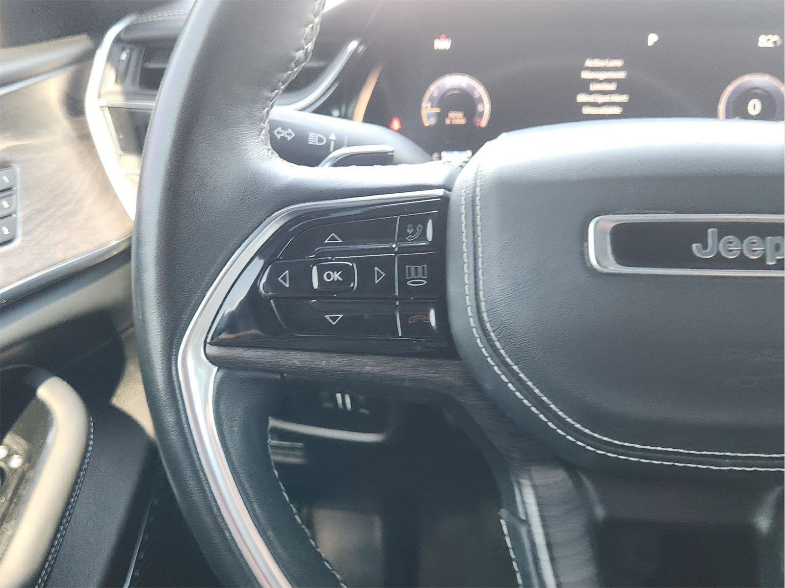 Used 2022 Jeep Grand Cherokee Overland AWD/4WD image 29