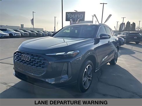 Used 2025 Audi Q5 Premium w/ Convenience Package image 7